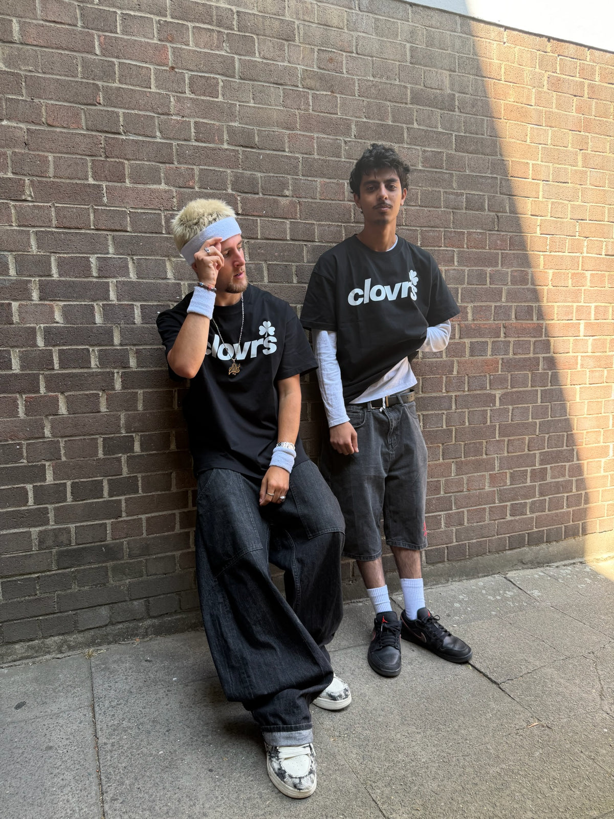 BLACK LOGO TEE