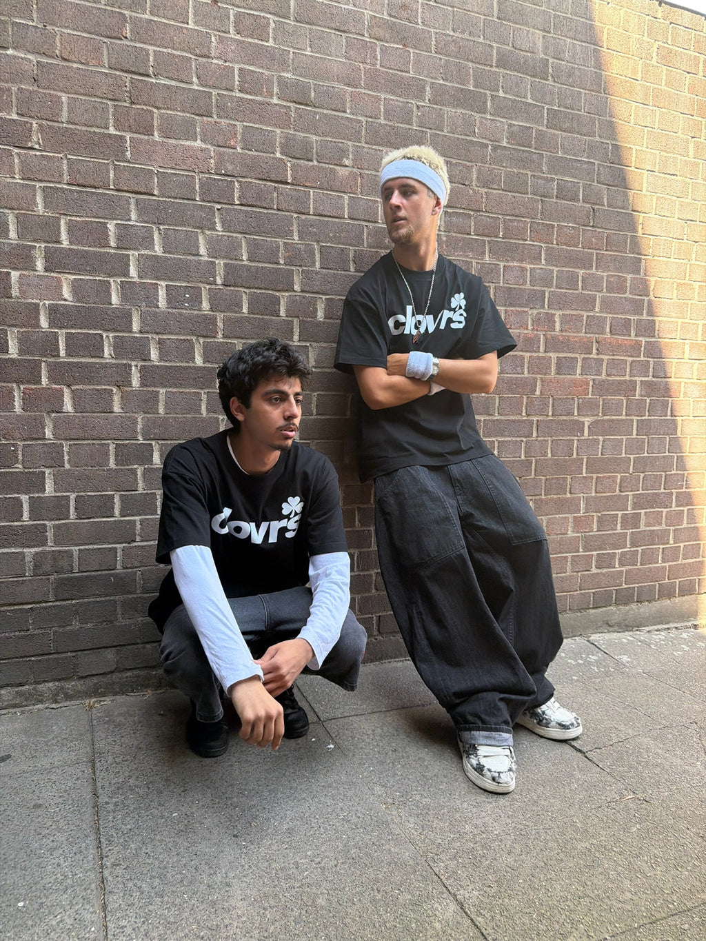 BLACK LOGO TEE