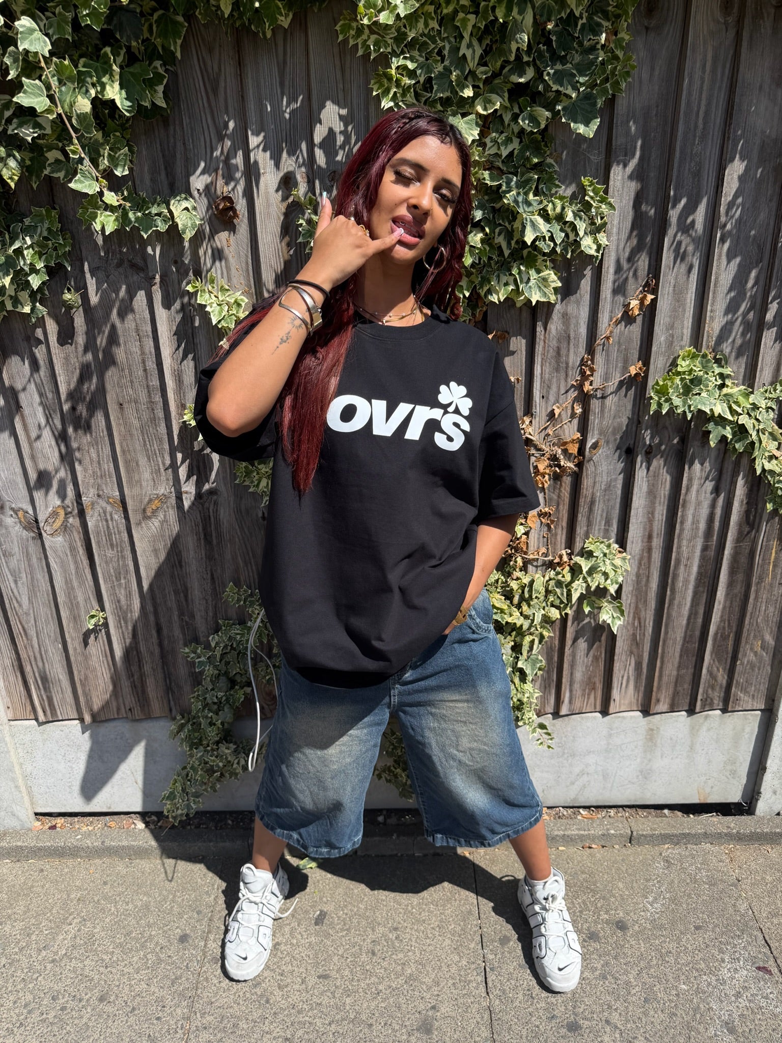 BLACK LOGO TEE