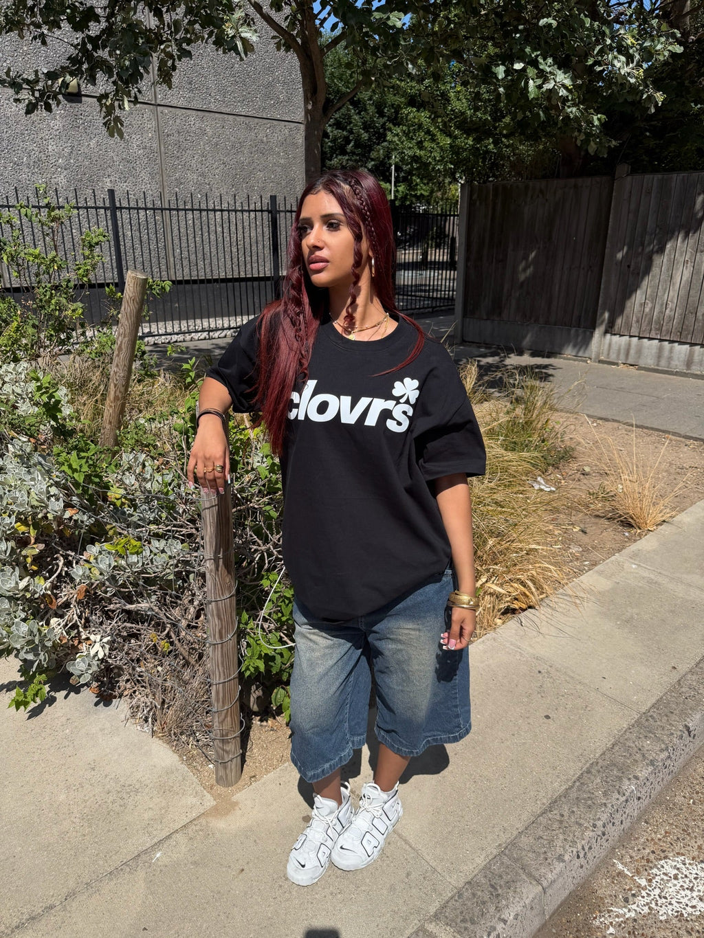 BLACK LOGO TEE